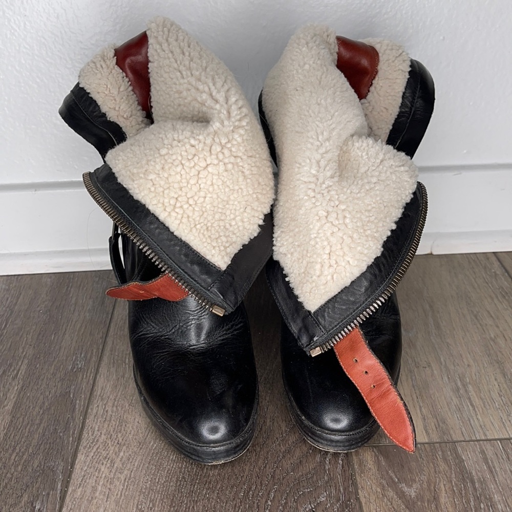 Burberry black leather boots size 8